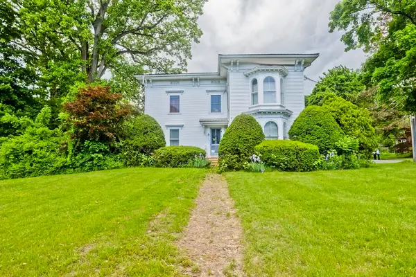 109 College St, South Hadley, MA 01075