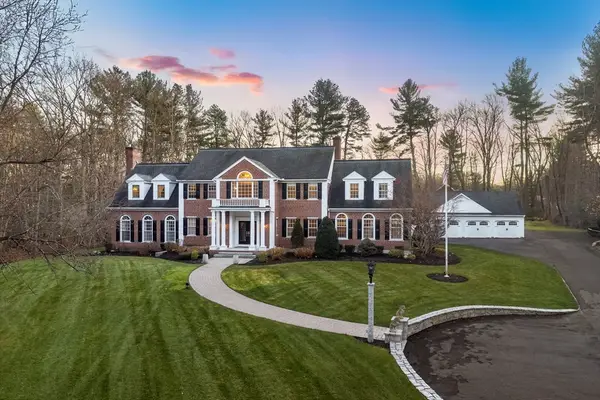 40 Grandview Rd, Chelmsford, MA 01824
