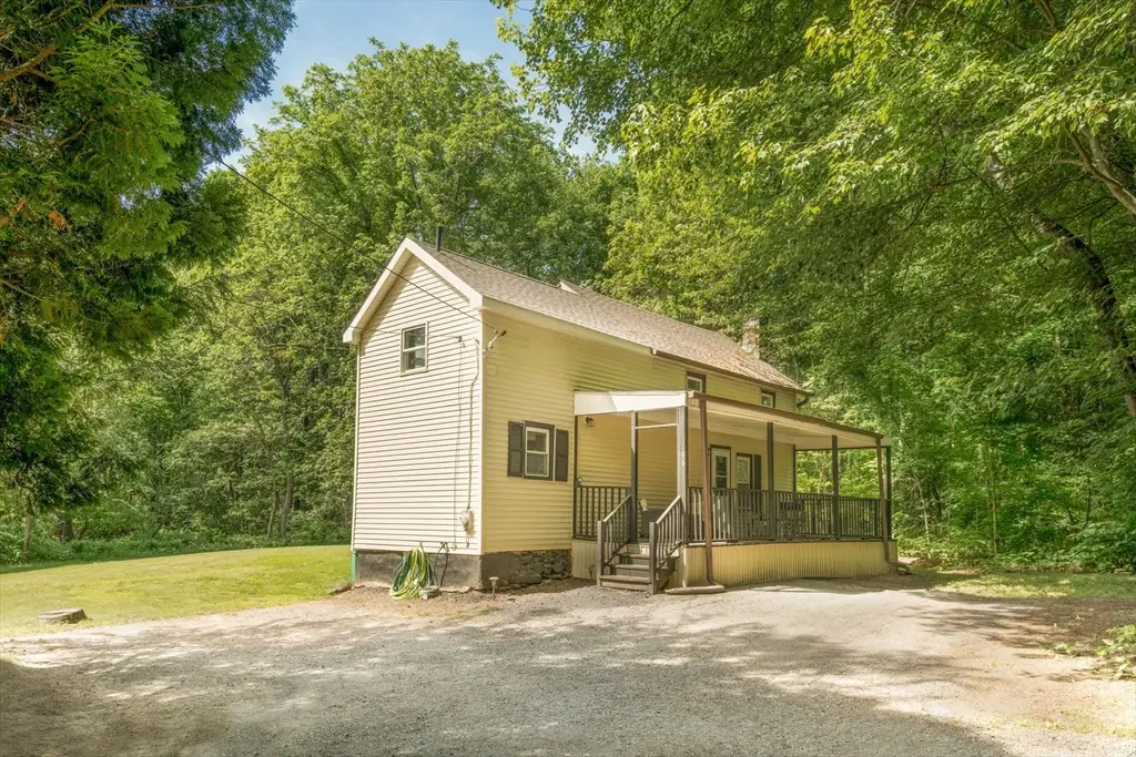 46 Chestnut St Pl, East Longmeadow, MA 01028 - #1