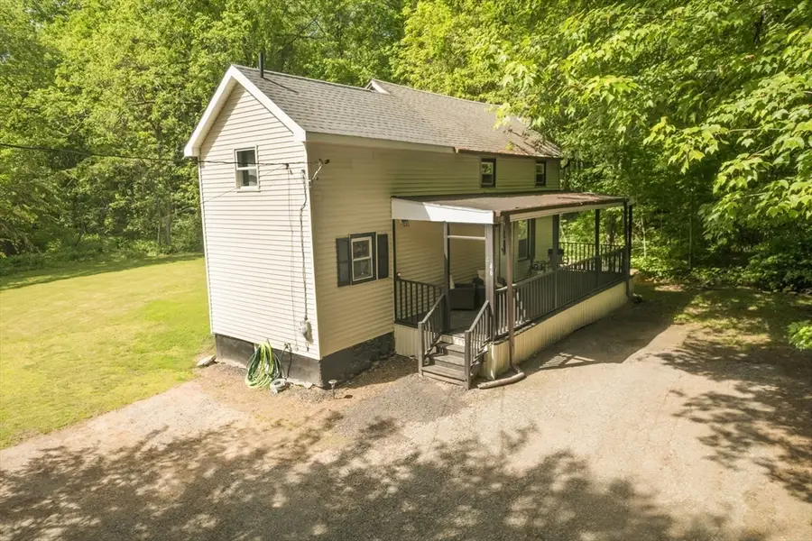 46 Chestnut St Pl, East Longmeadow, MA 01028 - #2
