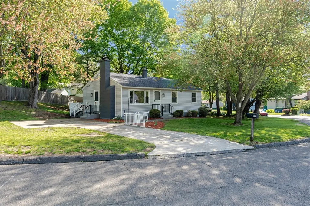 20 Meadowbrook Dr, Easthampton, MA 01027 - #1