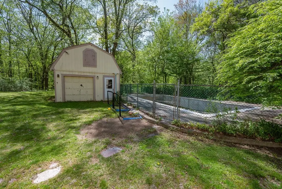 586 Turnpike St, Stoughton, MA 02072 - #3