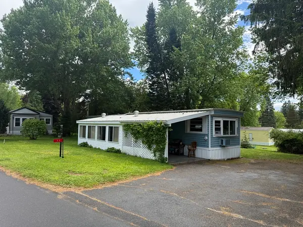 11 Willow Cir, Brimfield, MA 01010