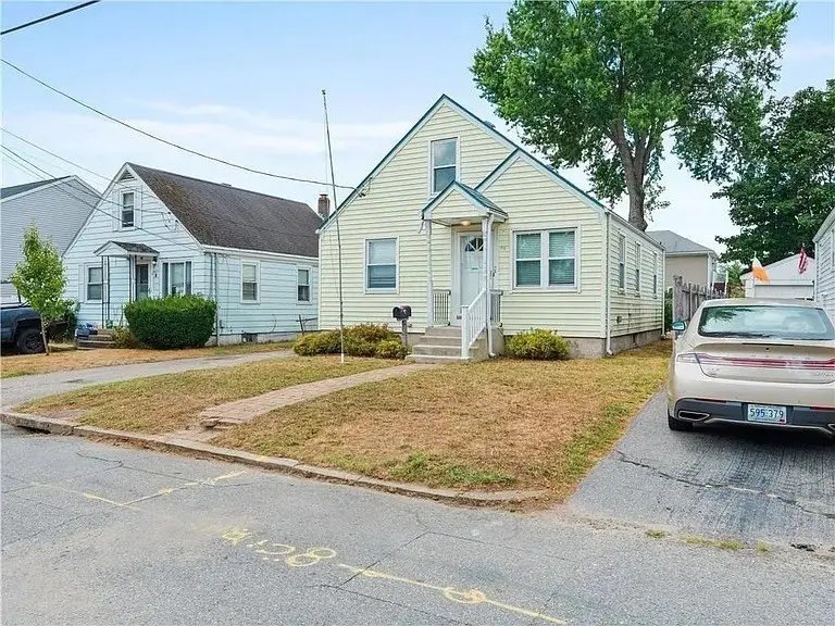 85 Manistee St, Pawtucket, RI 02861 - #1