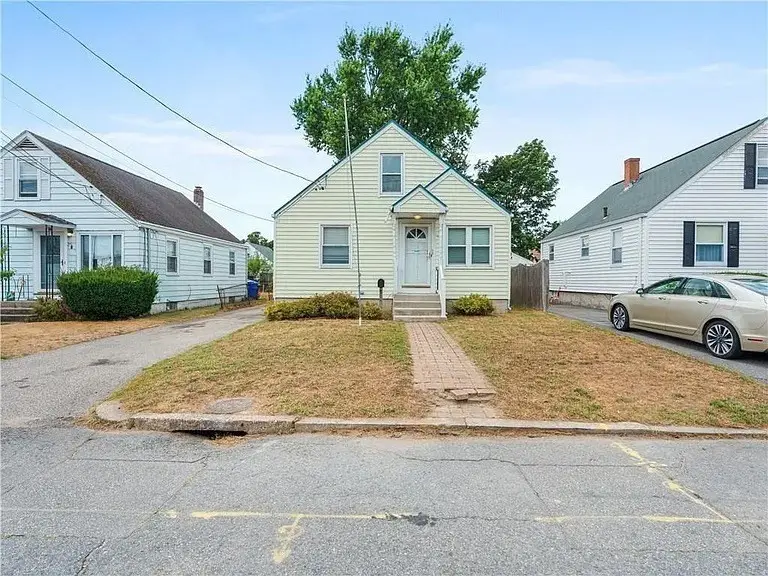 85 Manistee St, Pawtucket, RI 02861 - #2