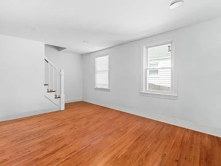 85 Manistee St, Pawtucket, RI 02861 - #3