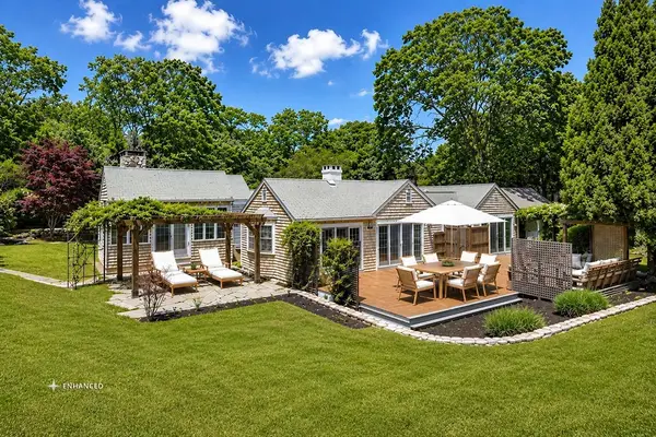 17 Oakdale Dr, Edgartown, MA 02539
