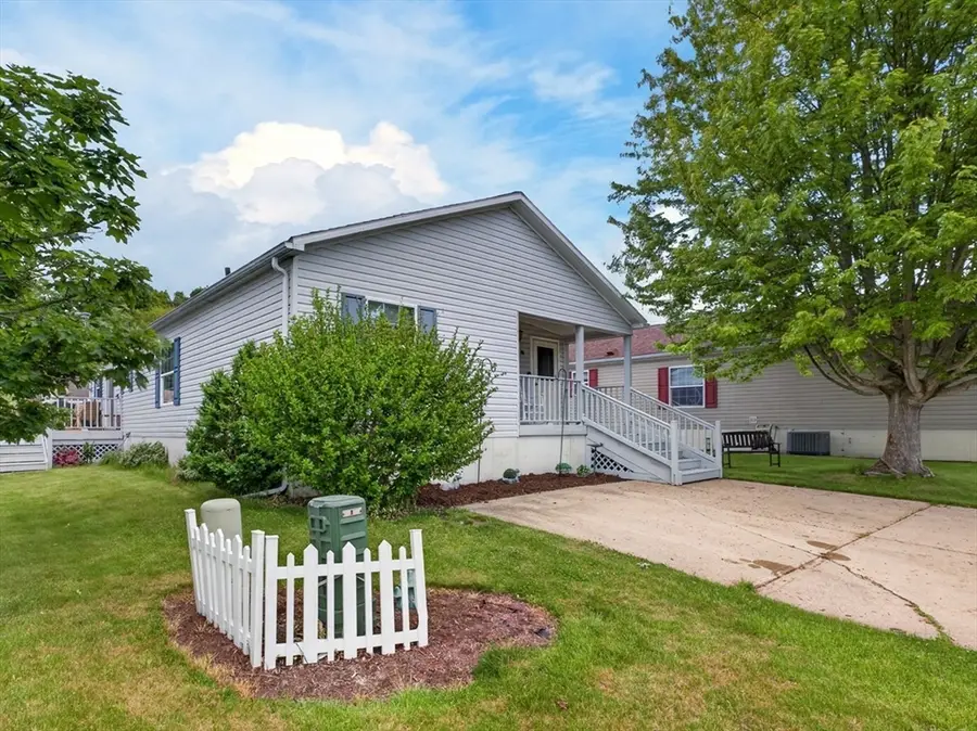 96 Songbird Ln, Tiverton, RI 02878 - #3