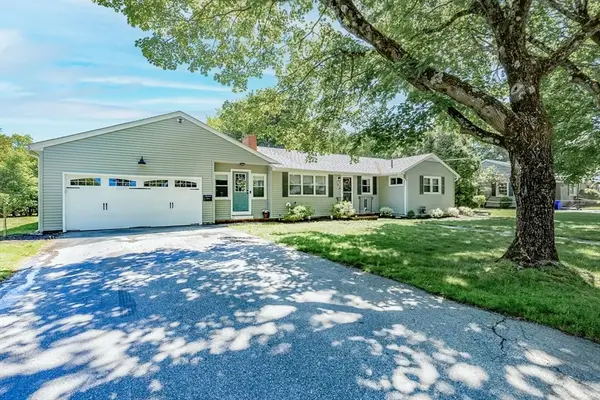 2 Amherst Rd, Andover, MA 01810