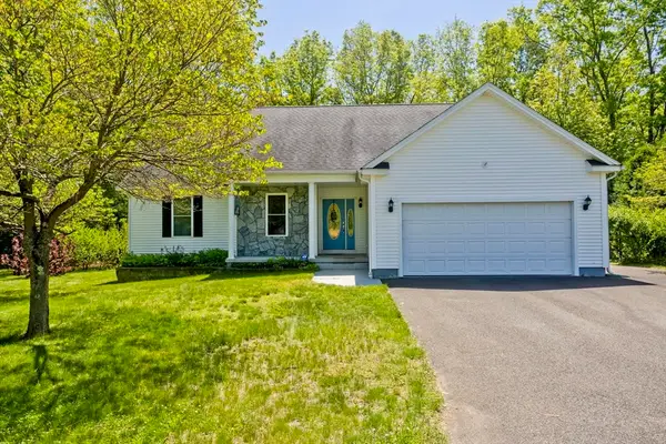 12 Camelot Ln, Easthampton, MA 01027