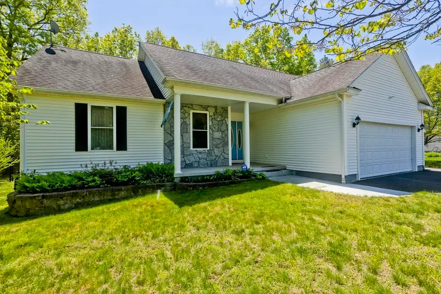 12 Camelot Ln, Easthampton, MA 01027 - #2