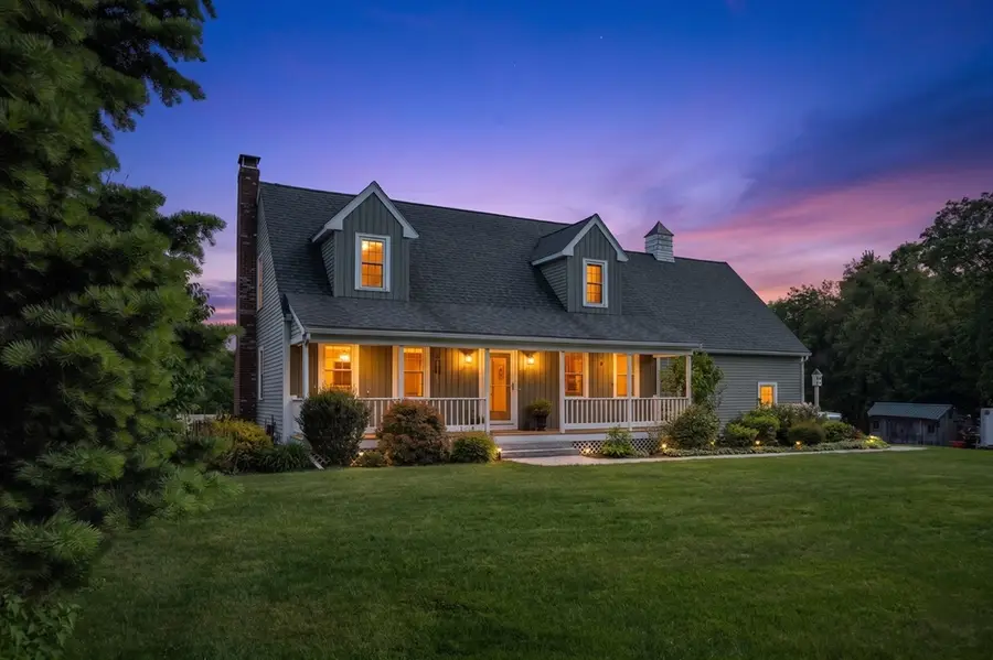 94 Hartford Ave W, Mendon, MA 01756 - #2