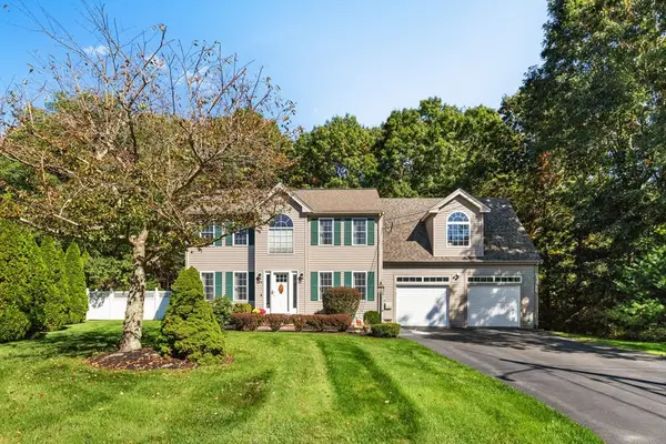 104 Ridgewood Dr, Taunton, MA 02780