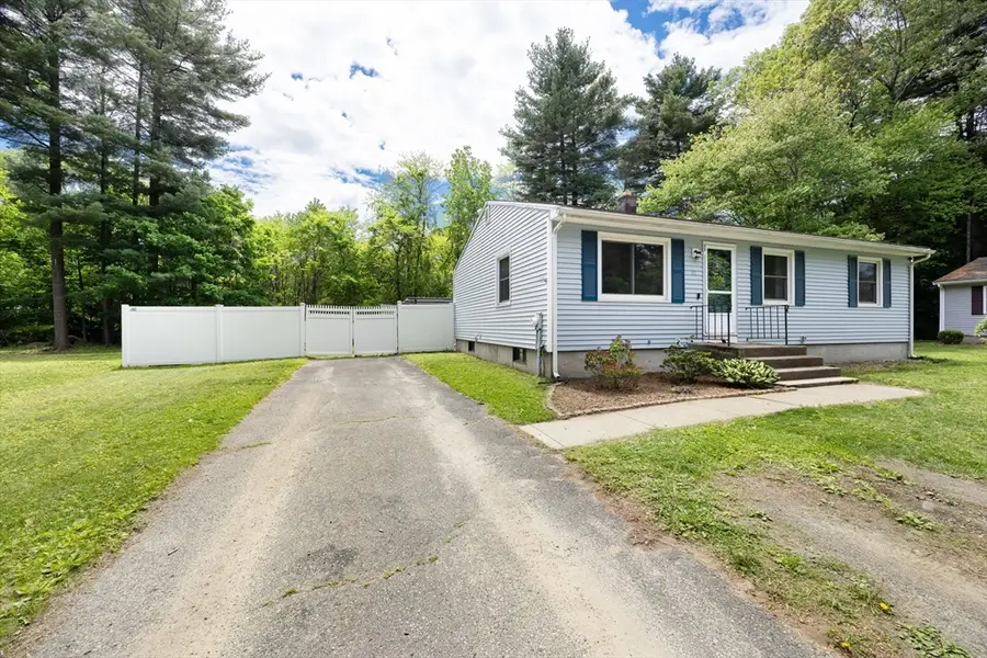37 Parkerview St, Springfield, MA 01129 - #3