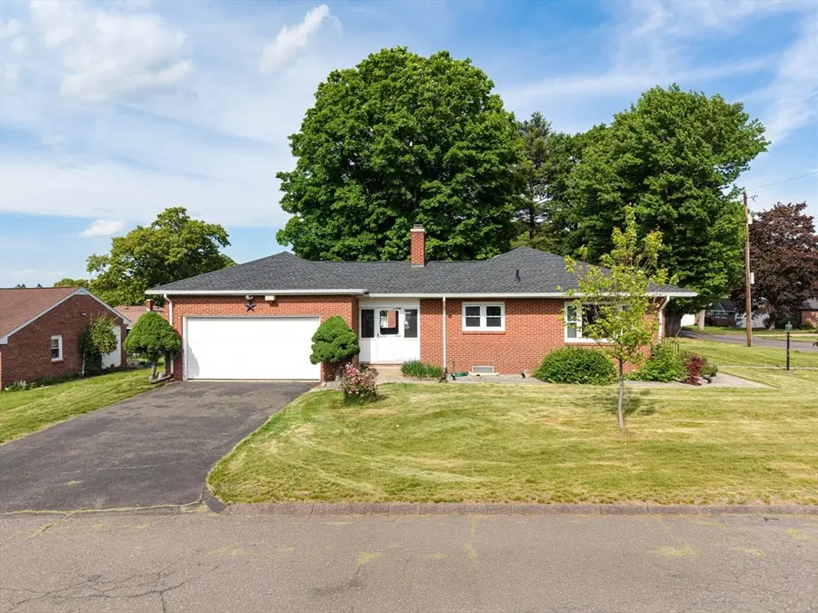 30 Oakridge St, Ludlow, MA 01056 - #3