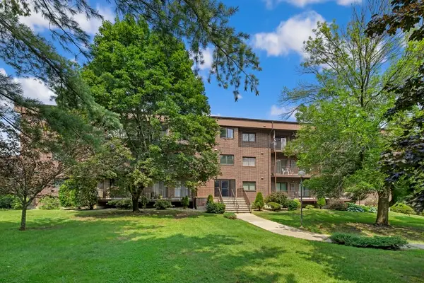 7 Ledgewood Way #4, Peabody, MA 01960