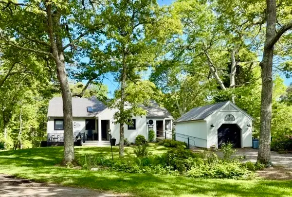 7 Ploughshare Lane, Oak Bluffs, MA 02557