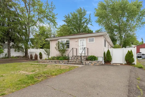 4 Pine, Peabody, MA 01960