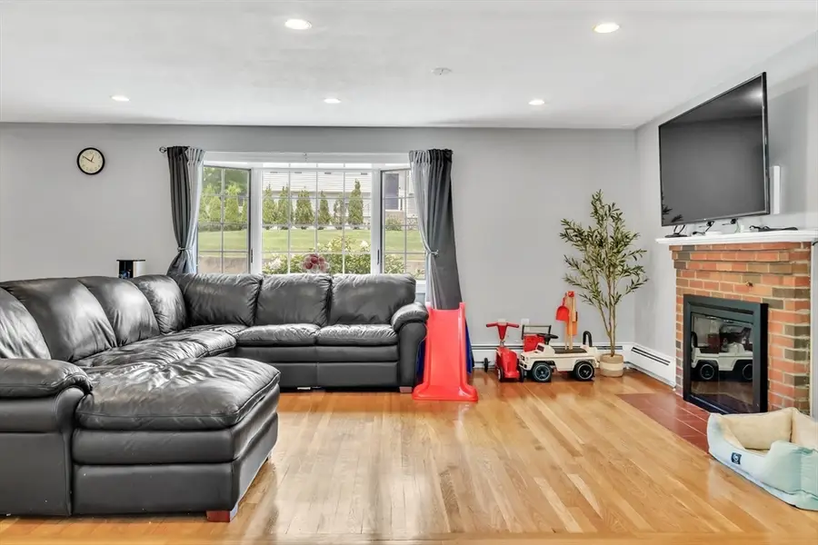 14 Otis Street, Woburn, MA 01801 - #3