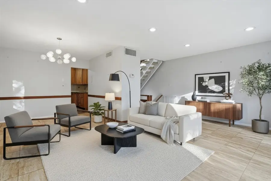 184 Rawson Rd #184, Brookline, MA 02445 - #2