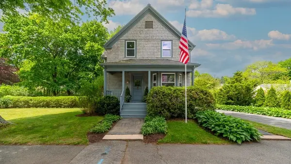 120 Pine St, Manchester, MA 01944