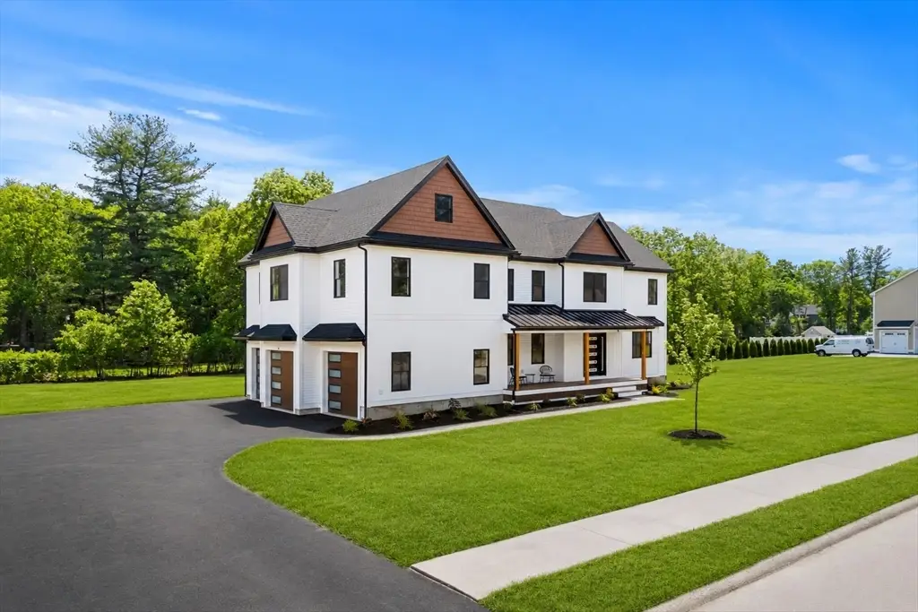 4 Fitzpatrick Ln, Billerica, MA 01862 - #1