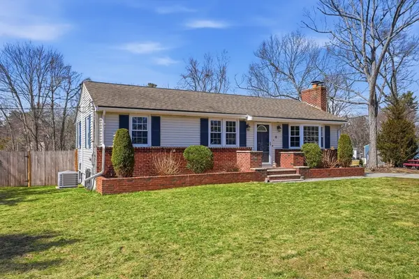 4 Edsel Dr, Burlington, MA 01803