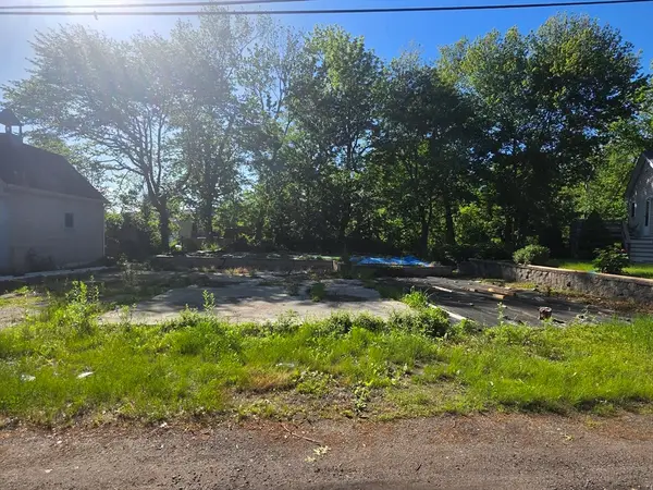 7 Hanson Ct, Hanson, MA 02341