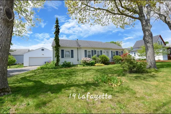 19 Lafayette Ave, Bourne, MA 02532