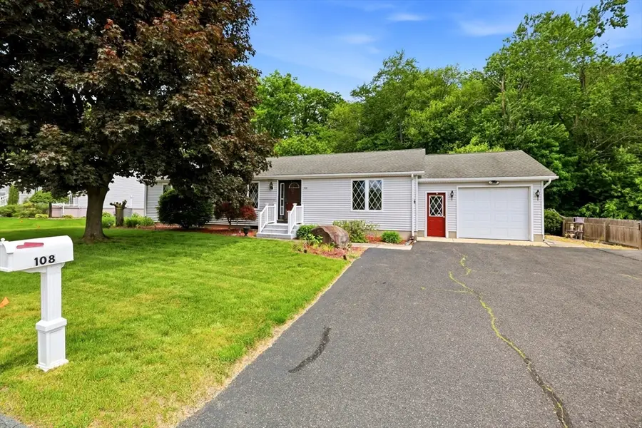 108 Oak Knolls Circle, Ludlow, MA 01056 - #2