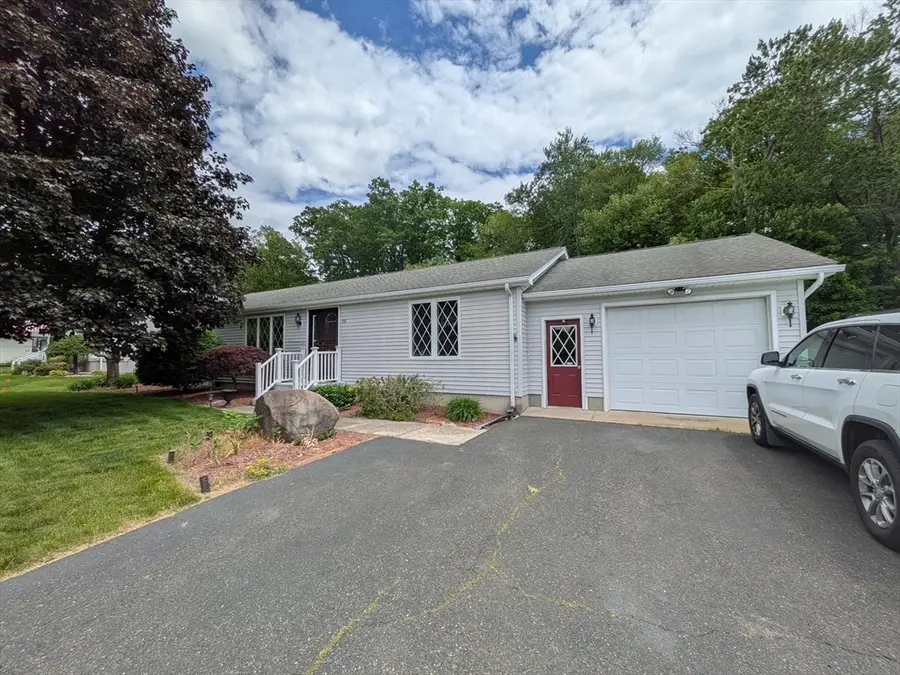 108 Oak Knolls Circle, Ludlow, MA 01056 - #3