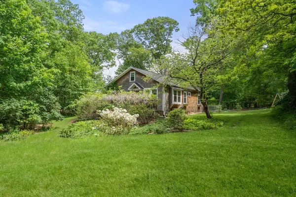 11 Curve Street, Sherborn, MA 01770