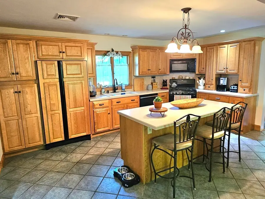 278 Hixville Rd, Dartmouth, MA 02747 - #2
