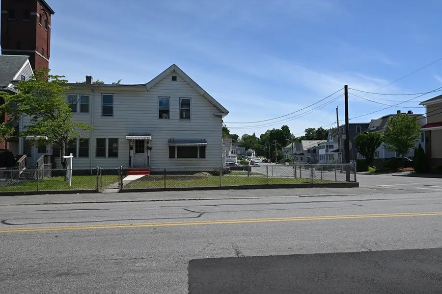 89 Mammoth Rd, Lowell, MA 01854 - #3