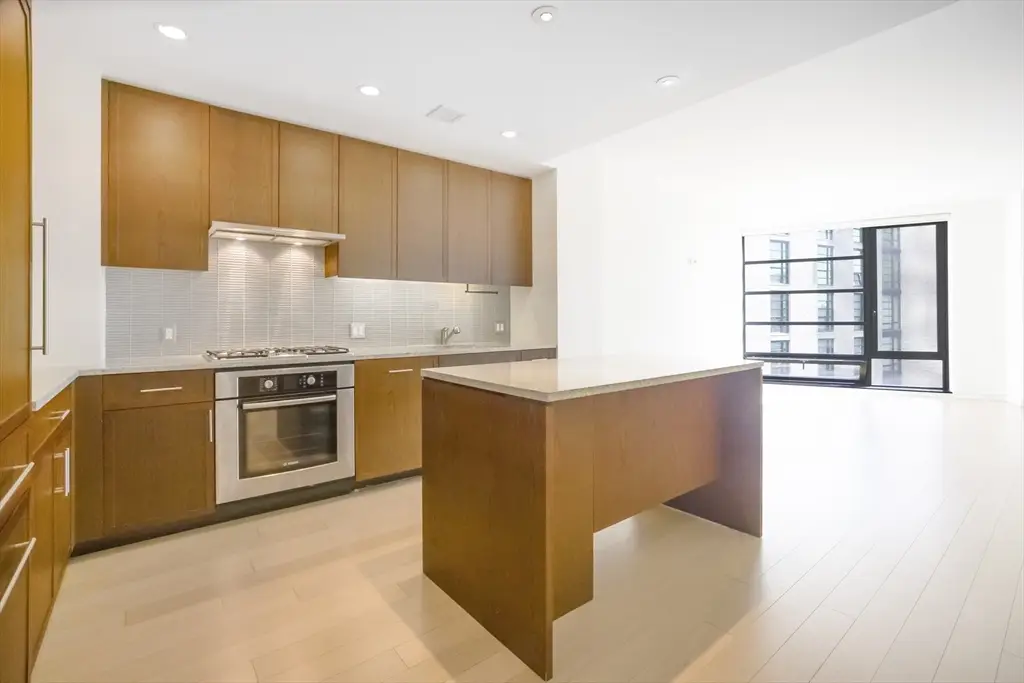 580 Washington St #12E, Boston, MA 02111 - #1