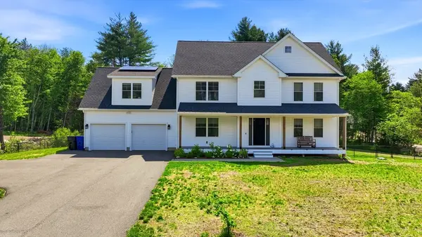 18 Woodland Ln, Belchertown, MA 01007