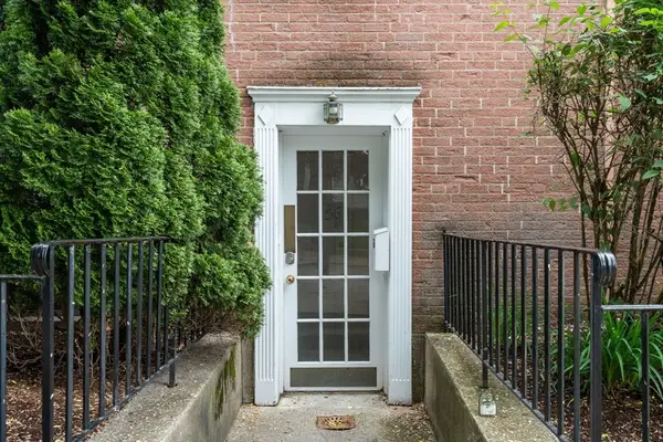 56 Garrison Rd #56, Brookline, MA 02445