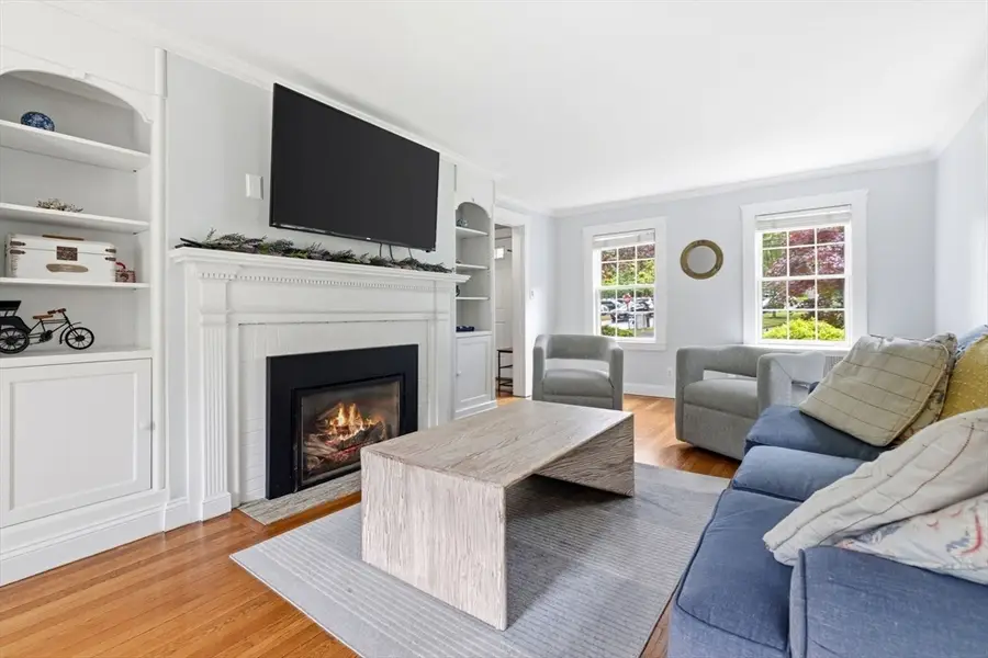 221 Central St, Hingham, MA 02043 - #2