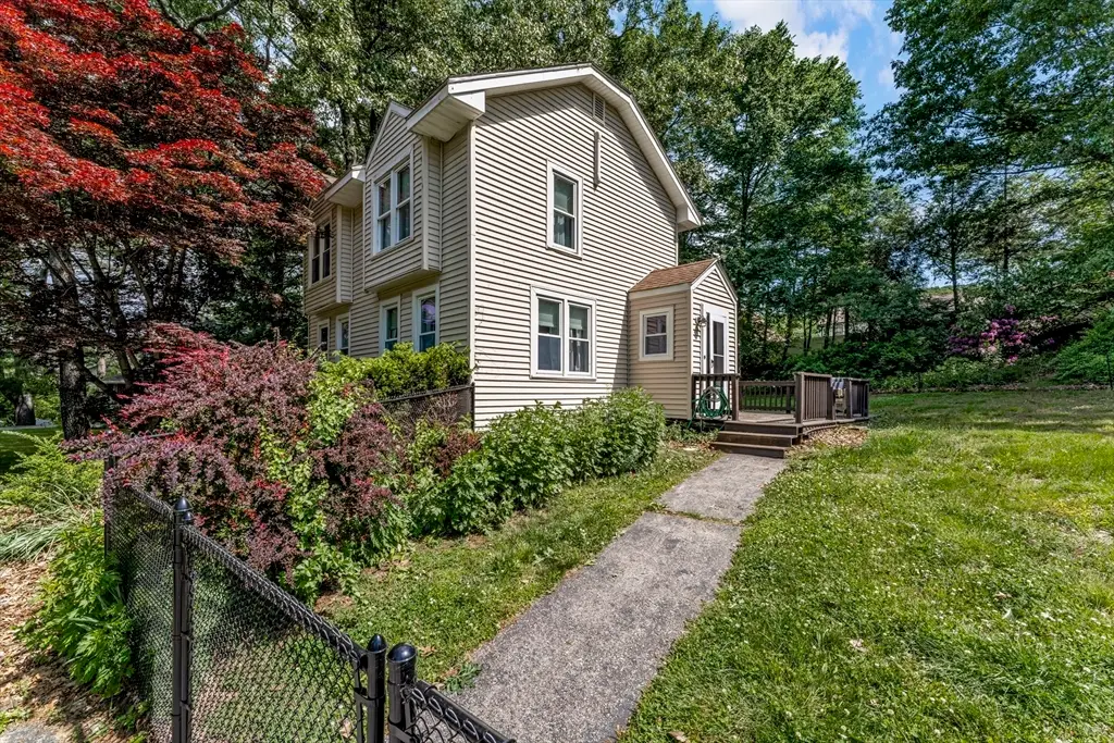11 Scenic Ave, Webster, MA 01570 - #1