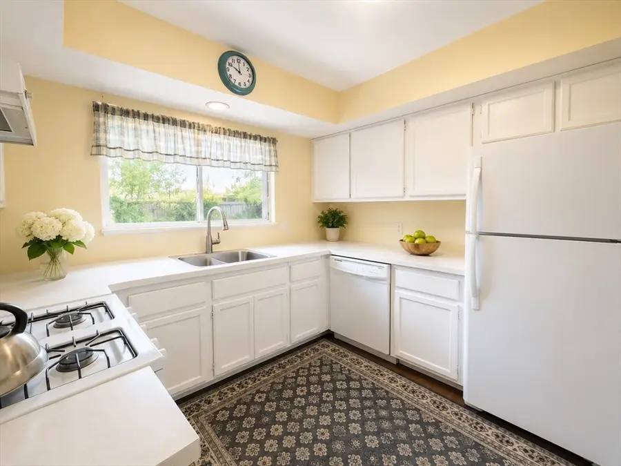 91 Rosewood Dr #91, Stoughton, MA 02072 - #2