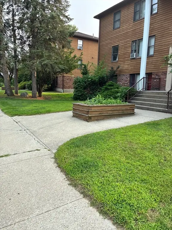 60 Chapin St #D, Holyoke, MA 01040 - #2