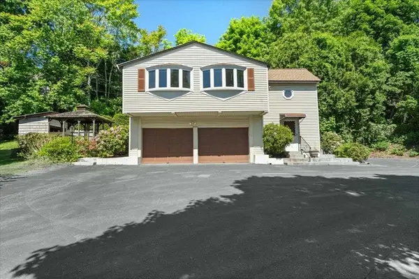 11 Pocono Rd., Worcester, MA 01605