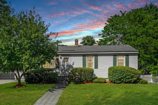 27 Sunset Rd, Dracut, MA 01826