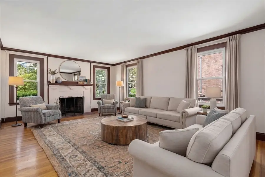261 Russett Rd, Chestnut Hill, MA 02467 - #2