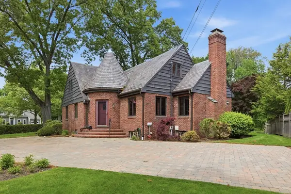 127 Larchmont Road, Melrose, MA 02176