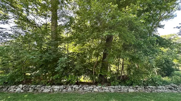 77 Gregory Dr, Seekonk, MA 02771