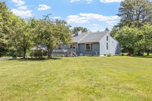 90 Kingman St, Taunton, MA 02718