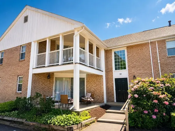 39 Christopher Dr #G, Stoughton, MA 02072
