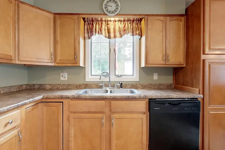 9 Oakland Rd, Pepperell, MA 01463 - #3