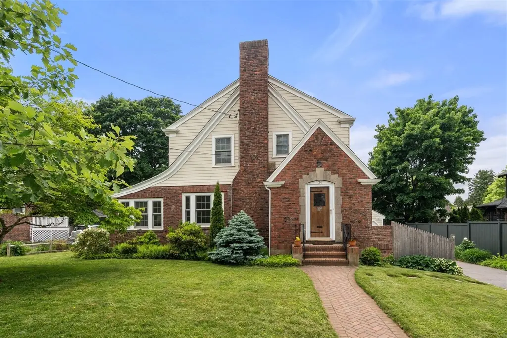 34 Pleasant St, Newton, MA 02465 - #1